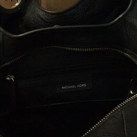 Black Leather Michael Kors bag. Used a few times only - Picture 5 of 5